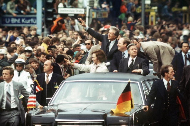 Jimmy Carter in Berlin mit Bundeskanzler Helmut Schmidt (1978)  | Foto: dpa (dpa)