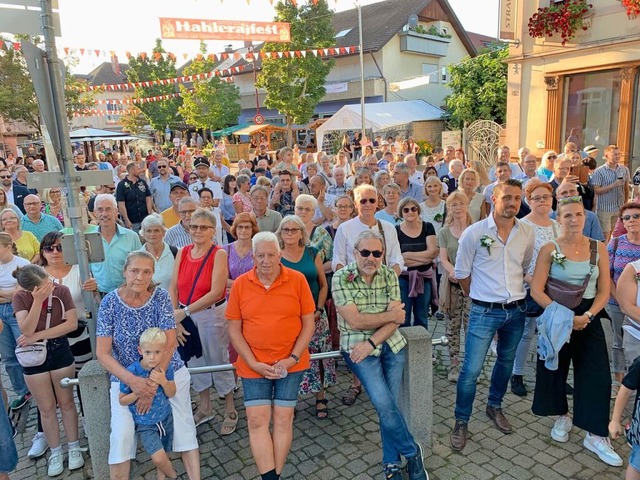 Nach zweimaligem Ausfall und damit sec...r  viele Besucher auf dem Festgelnde.  | Foto: Mario Schneberg