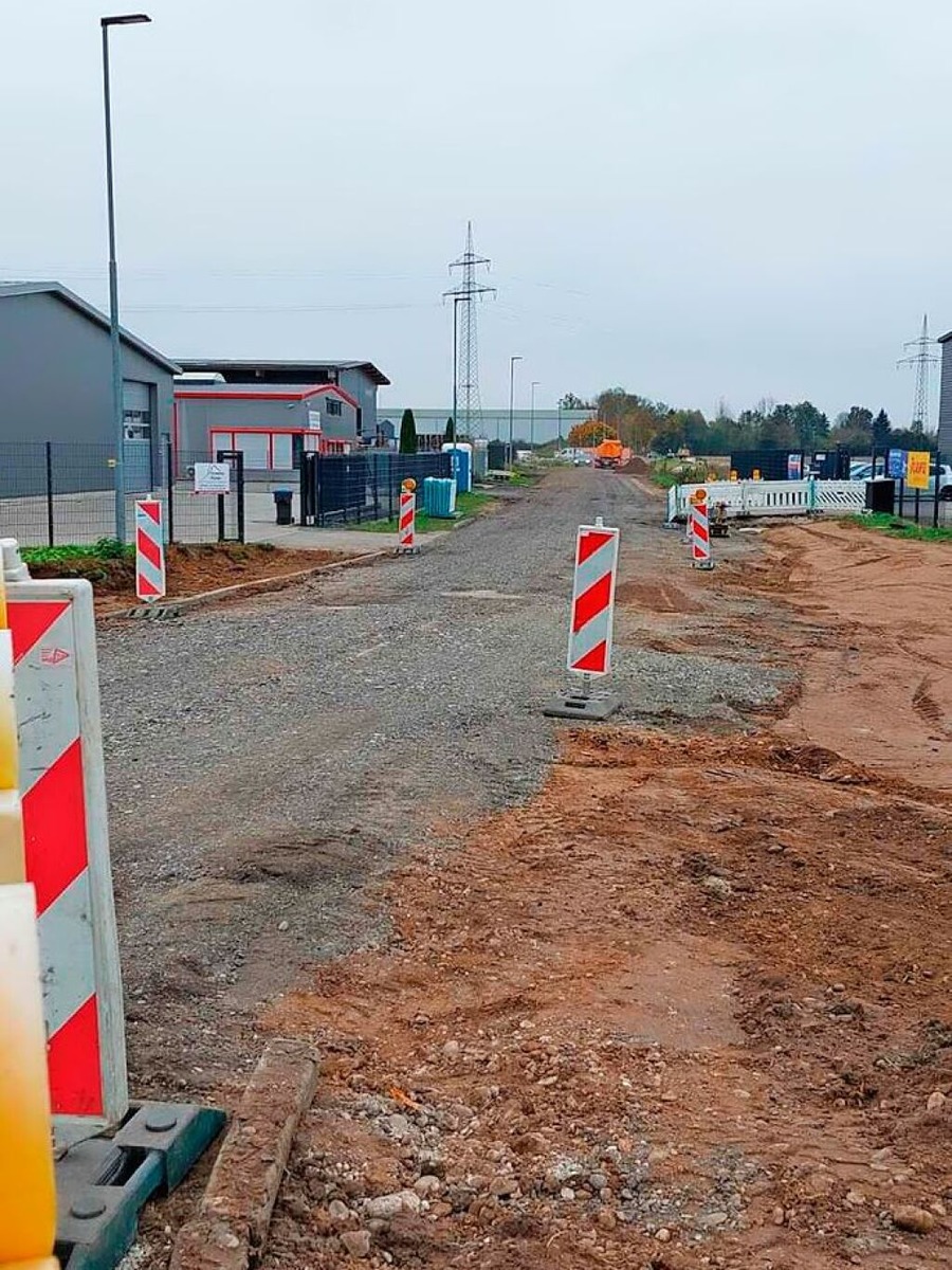 November: Die Arbeiten zum Endausbau der Feldstrae in Orschweier beginnen.