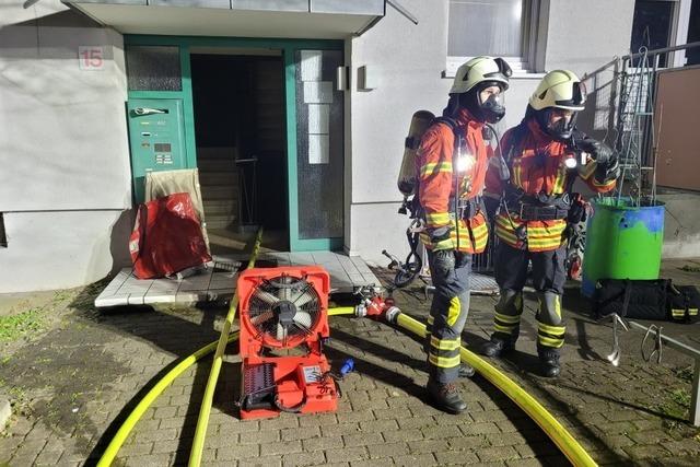 Feuer im Keller von zwei Husern in Weil am Rhein ausgebrochen - waren Feuerwerkskrper der Auslser?