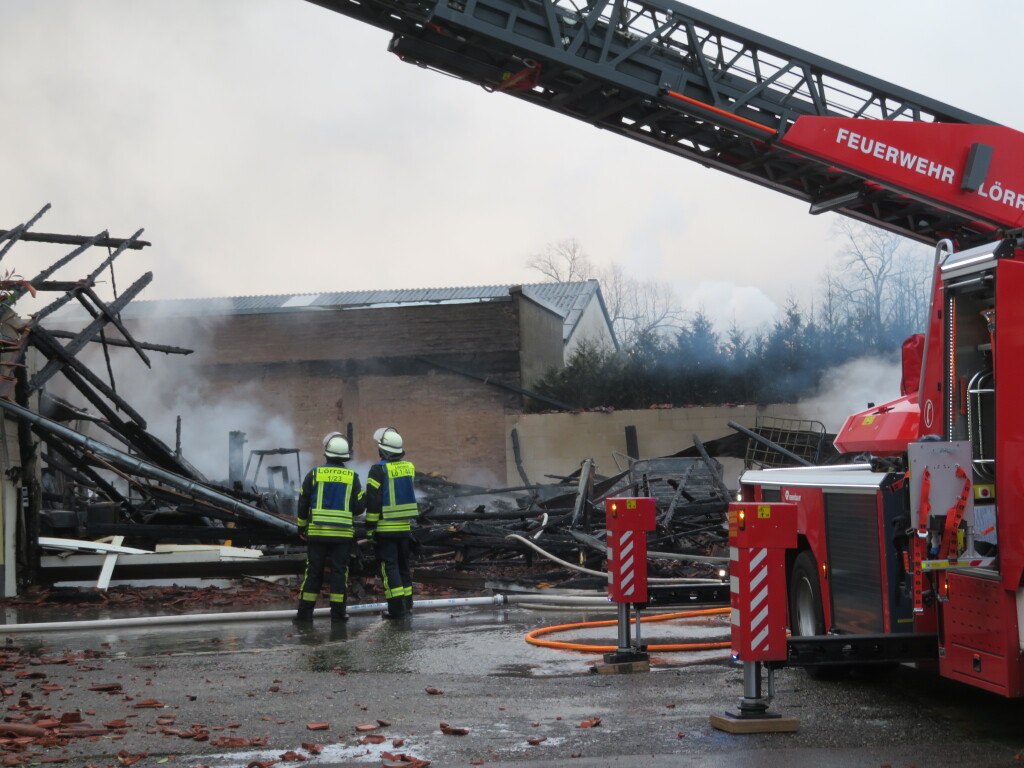 Die Feuerwehr verhinderte das bergreifen des Brands auf das benachbarte Unternehmen Lohmller.