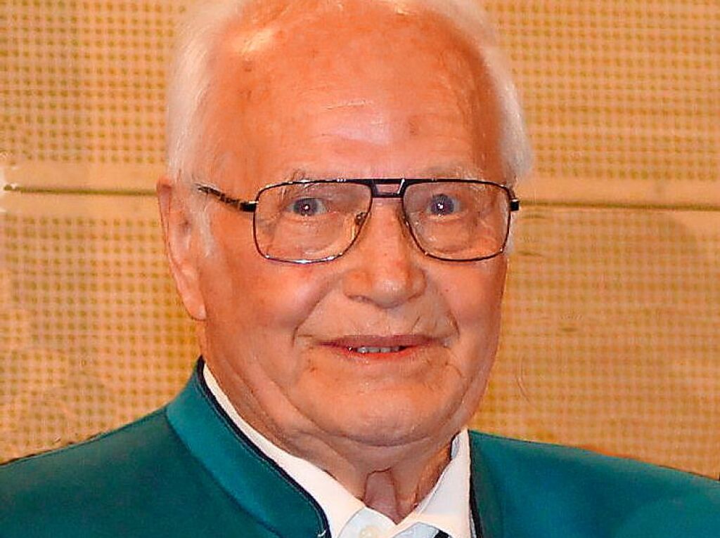 Der Krzeller Snger Franz Krumm ist fr 70 Jahre aktive Mitgliedschaft im Mnnergesangverein Krzell geehrt worden.