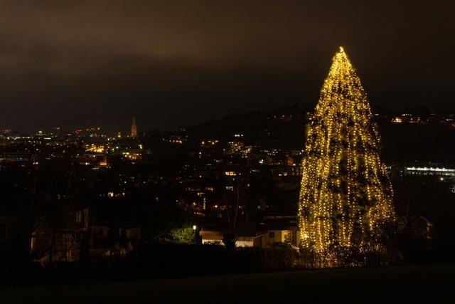 Warum der XXL-Weihnachtsbaum in Merzhausen dieses Mal anders leuchtet als sonst