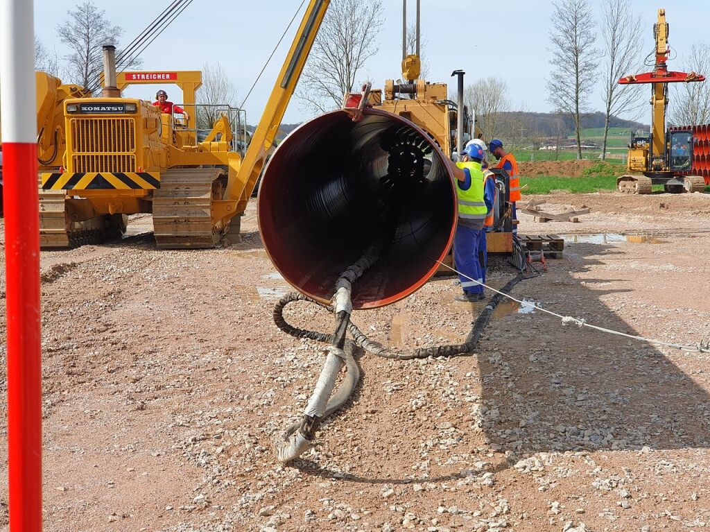 Gastransport:  Der Neubau der Trans-Europa-Naturgas-Pipeline (TENP) startete im Frhjahr – eine 30 Kilometer lange Grobaustelle zwischen Hgelheim und Steinen.