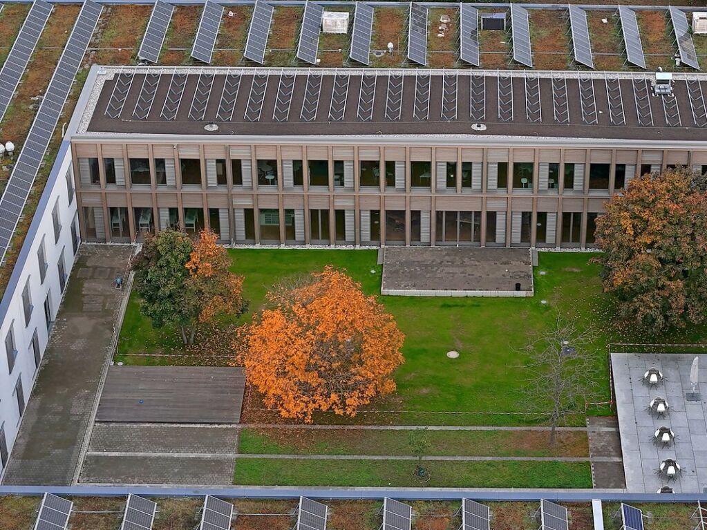 Erweiterung: Das Kreisgymnasium in Neuenburg weihte am 18. Oktober einen sechs Millionen Euro teuren Anbau ein. Nun kann die Schule komplett vierzgig betrieben werden.