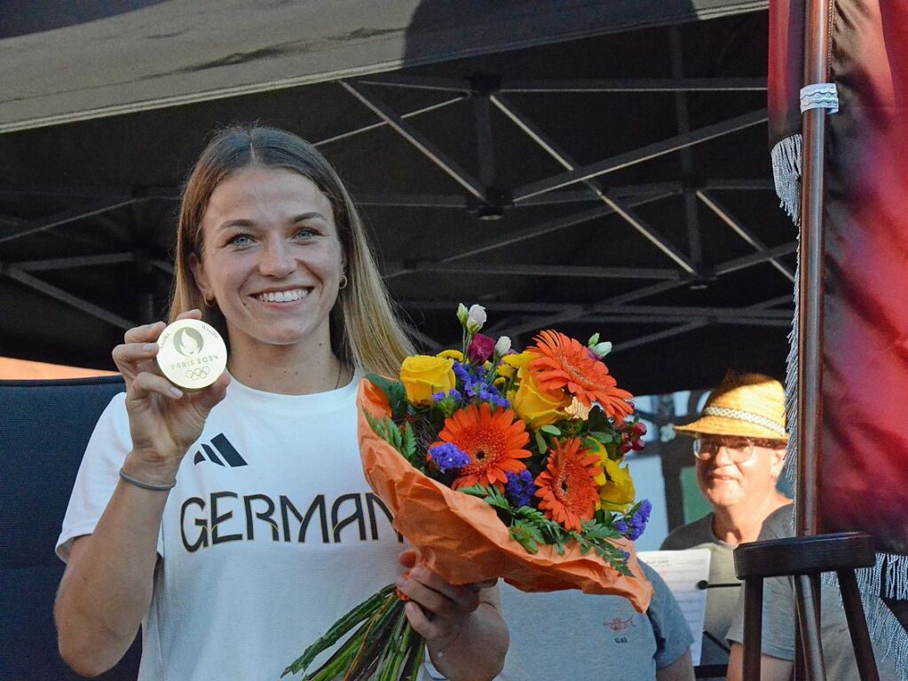 August: Mit einer Medaille konnte  Ringerin Annika Wendle nicht von den Olympischen Spielen aus Paris  zurckkehren. Im Kampf um Bronze verletzte sie sich schwer. Ihr Heimatort Altenheim empfing sie dennoch wie eine Siegerin.