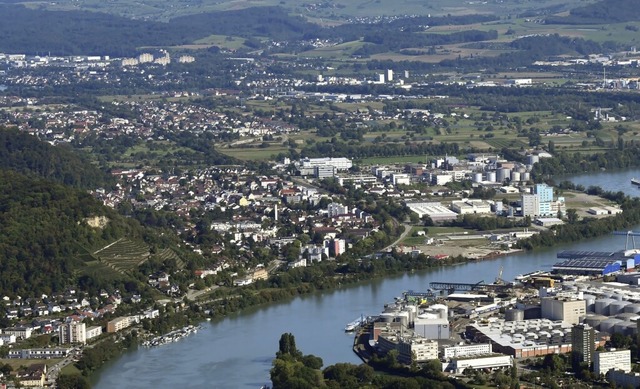 Grenzach-Wyhlen von Westen aus betrach...e frheren Rivalitten fast vergessen.  | Foto: Erich Meyer