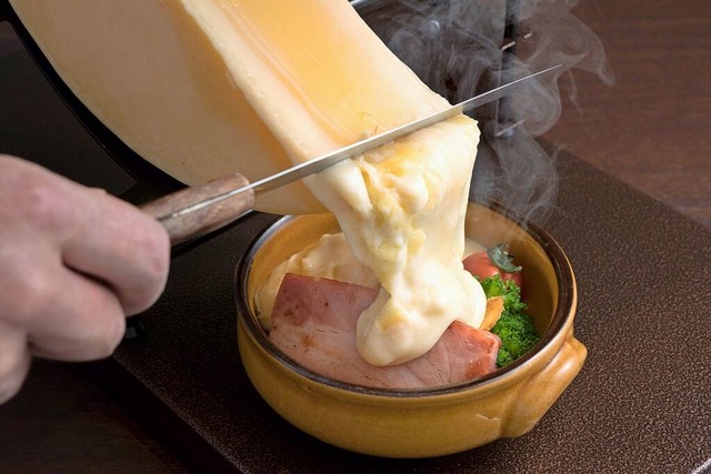 Raclette: Perfekter Kseschmelz.  | Foto: PONPON (stock.adobe.com)