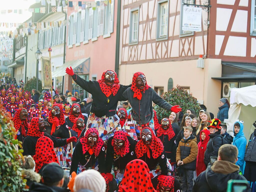 ...ehe das nrrische Treiben auf sen Straen der Kernstadt startete.