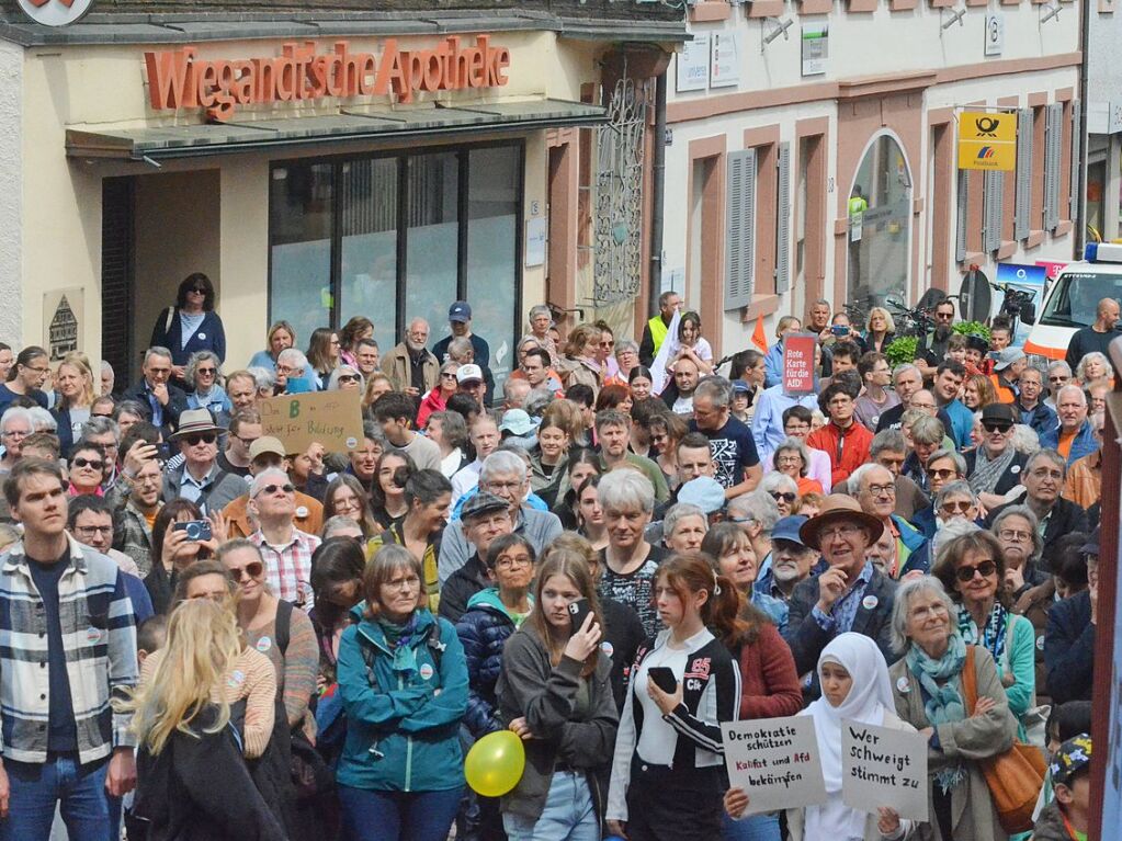 Mai: Rund 700 Teilnehmer demonstrieren fr Demokratie und Vielfalt