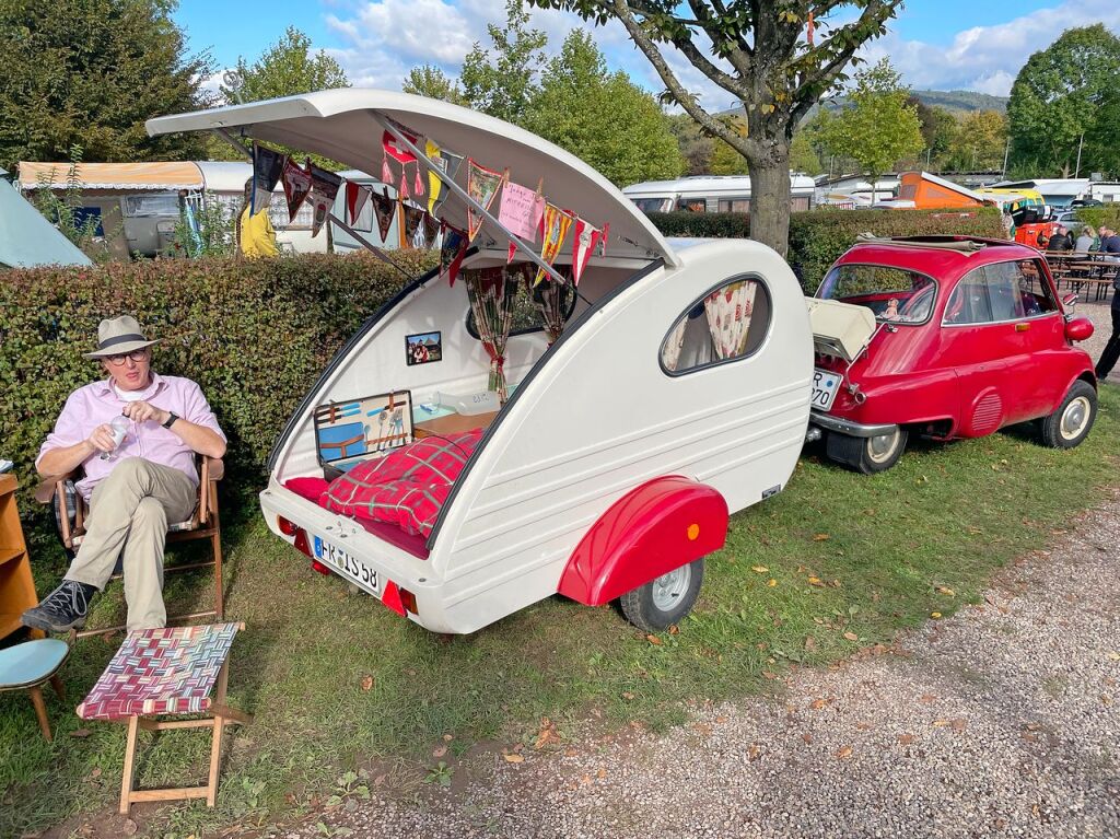 Oktober:  Zahlreiche alte Campingwagen gibt es am Tag der offenen Wohnwagentr zu bestaunen