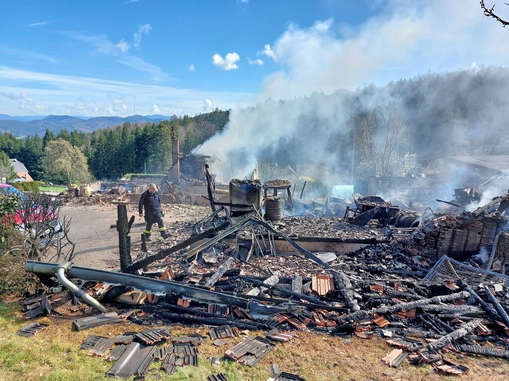 Mrz: Ein Bauernhof auf dem Seelbacher Hasenberg brennt bei einem Feuer nieder. Um den Besitzer des Hofes zu untersttzen, gab es eine groe Spendenbereitschaft.