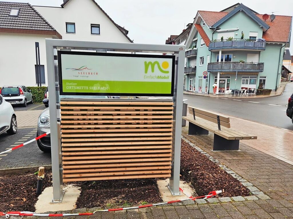 Juni: Die erste Mobilittsstation in der Seelbacher Ortsmitte erffnet.