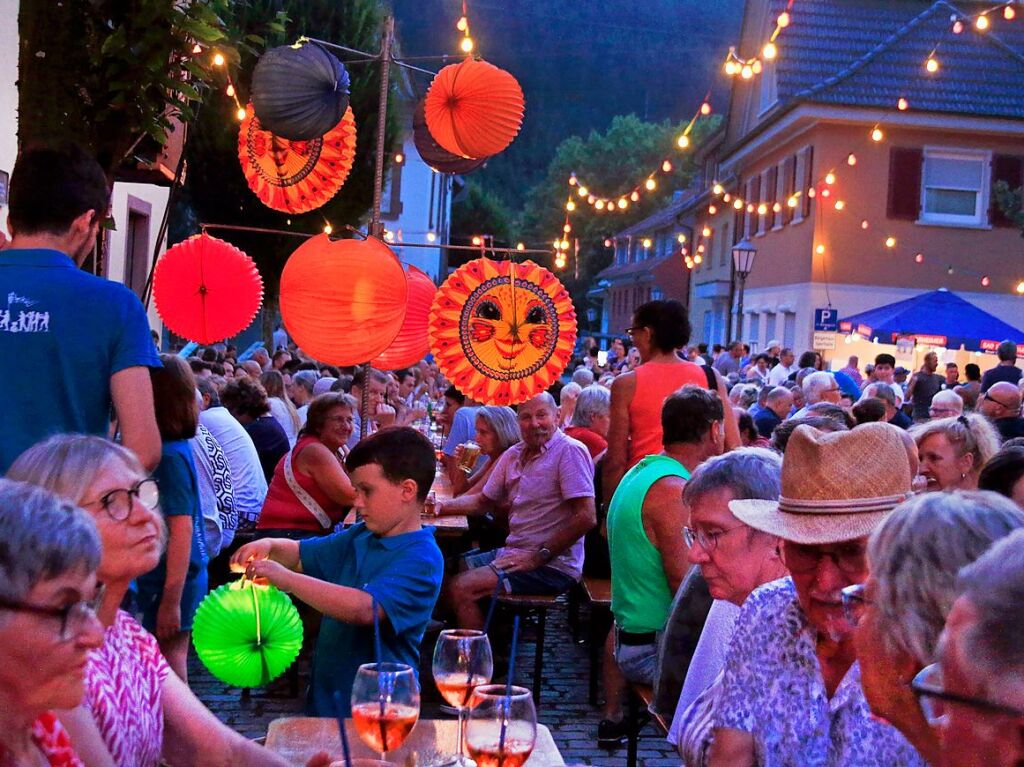 Juli: Eine stimmungsvolle Atmosphre herrscht beim Lichterfest.