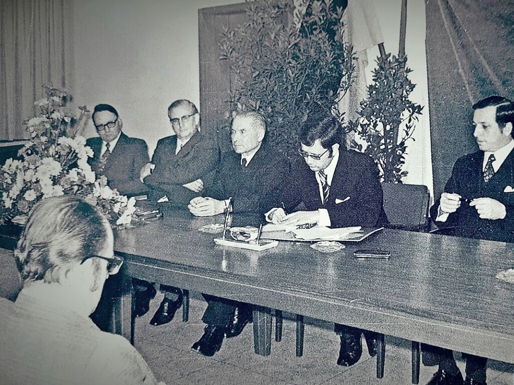 Januar: Schuttertal feiert 50 Jahre Eingemeindung. Im Dezember 1973 unterzeichneten die Brgermeister  Bernhard Himmelsbach (Zweiter von rechts), Horst Griesbaum (Dritter von rechts), Josef Billharz (Vierter von rechts) die Vereinbarung.