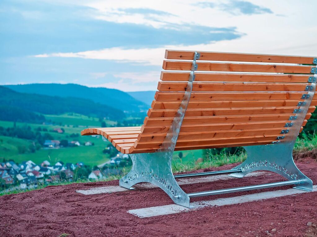 September: Eine neue Liege an der Hugenhofkapelle wird eingeweiht.