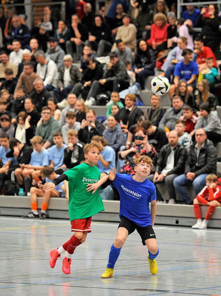 Mitte Februar geht’s rund bei der Lahrer Jugend-Stadtmeisterschaft im Fuball. 78 Teams mit fast 800 Kickern geben alles, die Eltern fiebern auf der Tribne mit.