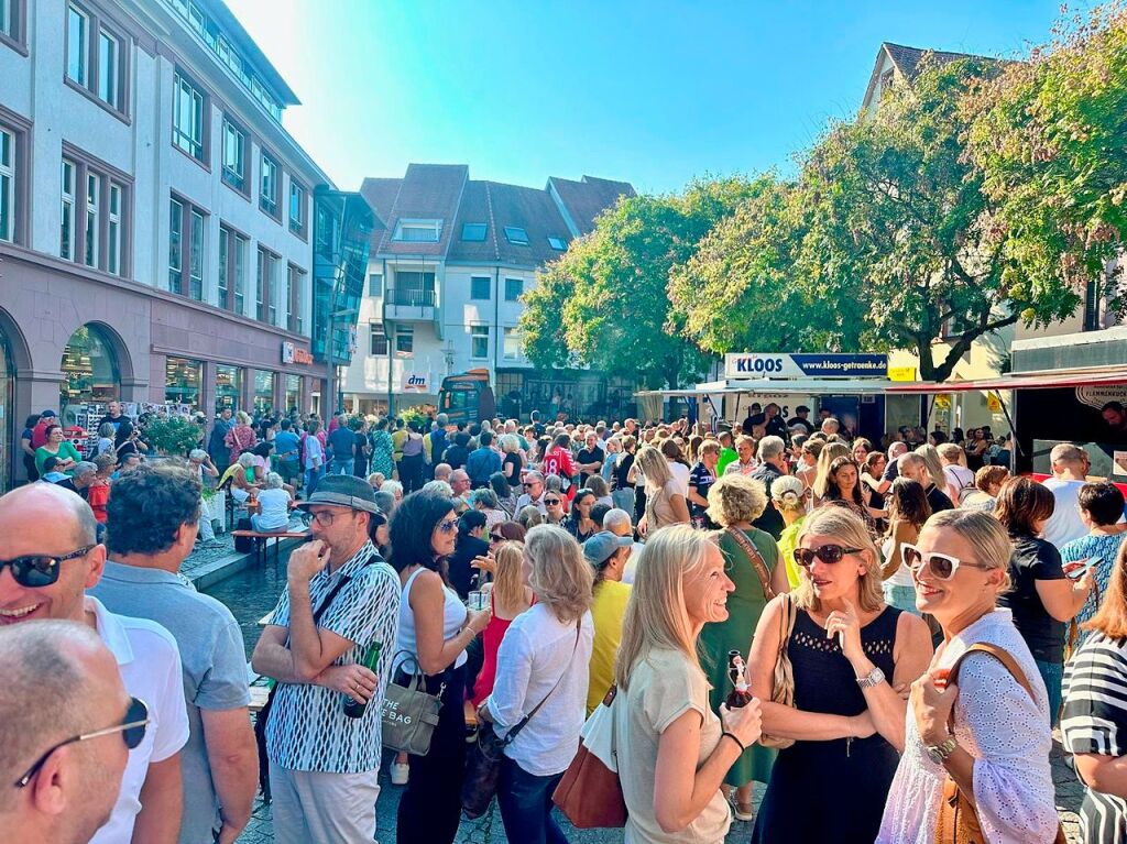 Nach dem Feierabend auf den Schlossplatz: Die erste After-Work-Party in Lahr Mitte Juli wird ein Erfolg. Auch die zweite Auflage nach dem Sommerferien kommt gut an.