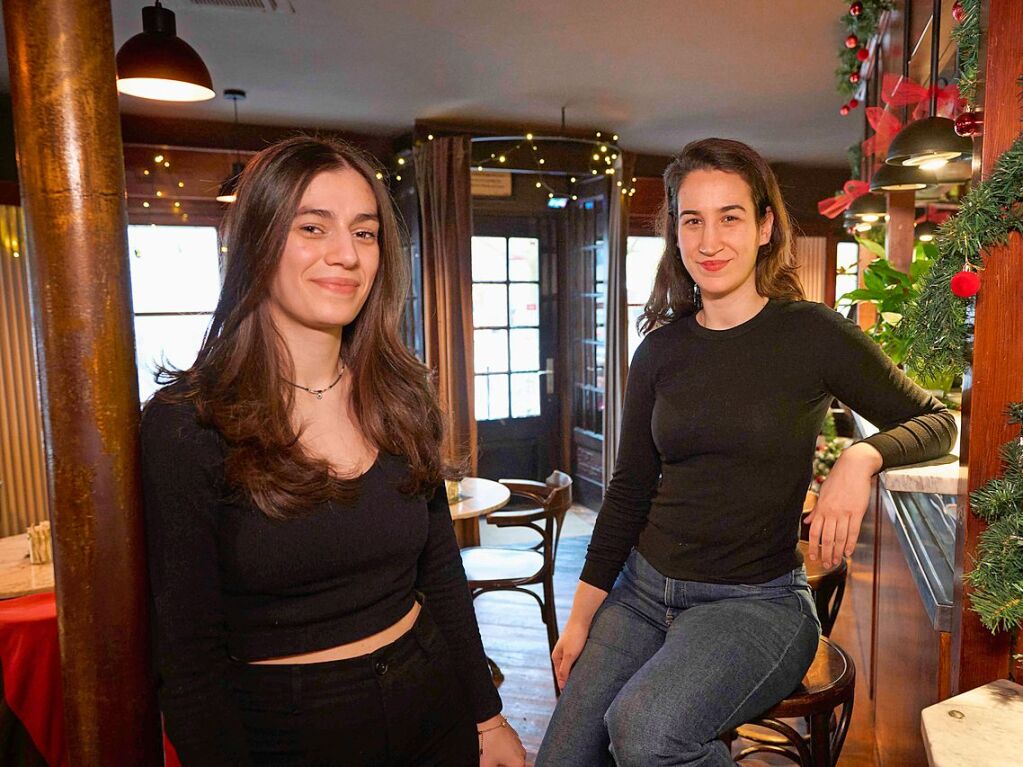 Nach Monaten des Leerstands ist das Bistro Wolkenkratzer in der Marktstrae seit September wieder geffnet. Ela Yasar und Esra Kurt sind die neuen Betreiberinnen. An Weihnachten wird beim Treff in der Innenstadt gro gefeiert.