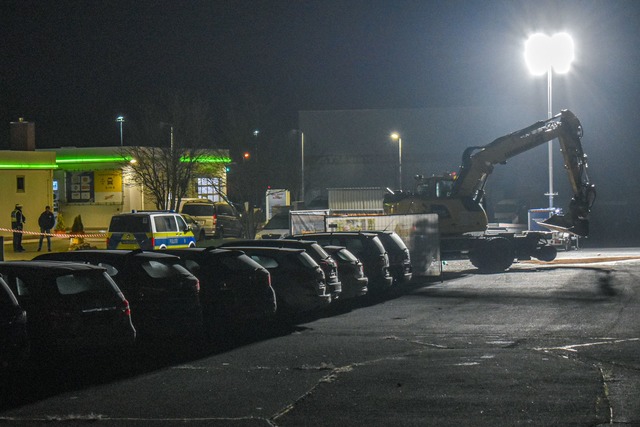 Die Spurensicherung ist vor Ort.  | Foto: Fabian Koss/onw-images/dpa