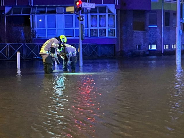 Die Berliner Wasserbetriebe gehen davo...ht wieder Wasser haben. (Foto aktuell)  | Foto: Julius Schreiner/dpa