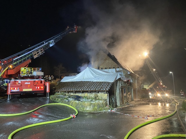 In Kandern-Feuerbach ist ein Haus fast komplett abgebrannt.  | Foto: Feuerwehr Kandern