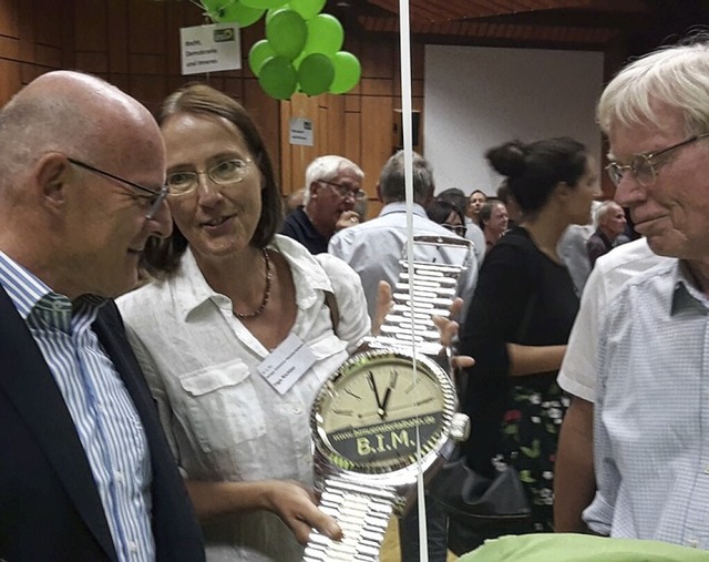 Die beiden BI-Sprecher  Ilga Richter u...ehrsminister Winfried Hermann (links).  | Foto: Brgerinitiative Mnstertalbahn