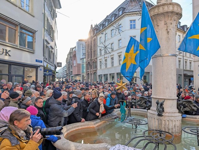 Aus dem Dreizackbrunnen am Mnsterberg...pokras, ein traditioneller Gewrzwein.  | Foto: Katharina Kubon