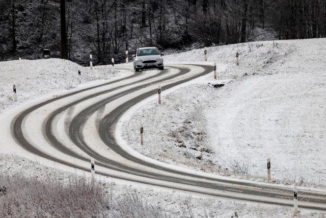 Kaltfront bringt Schnee und Gltte nach Baden-Wrttemberg