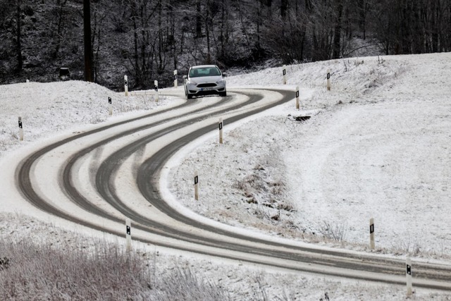 Mit winterlichen Straenverhltnissen ist zu rechnen. (Archivbild)  | Foto: Thomas Warnack (dpa)