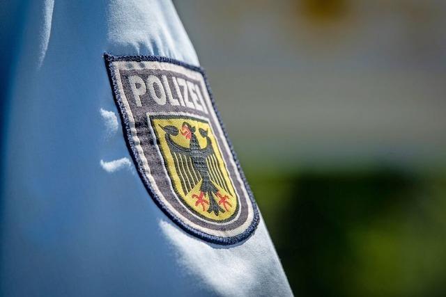 Mutmalicher Schwarzfahrer flchtet nach Angriff auf Zugbegleiter in Lrrach