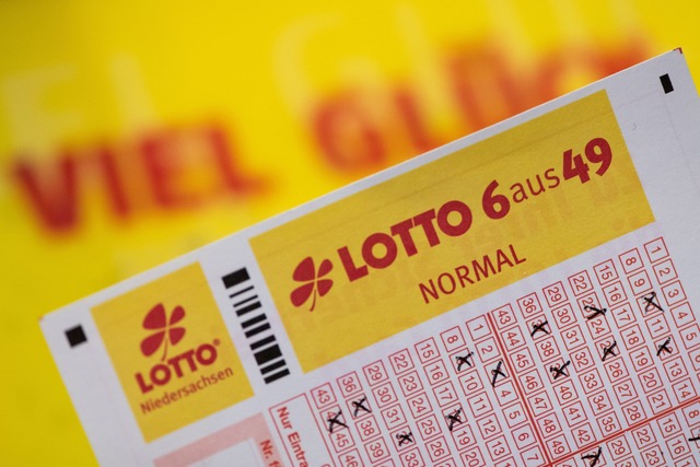 Ein Lottogewinner hat den Jackpot geknackt. (Symbolbild)  | Foto: Swen Pf&ouml;rtner/dpa