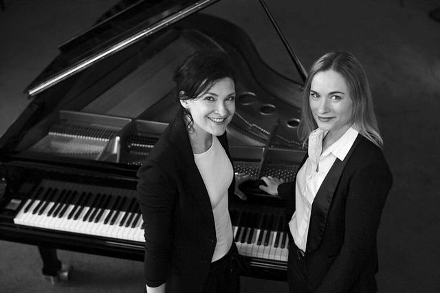 Anna Anstett und Sandra Urba geben ein vierhndiges Klavierkonzert in Offenburg-Weier