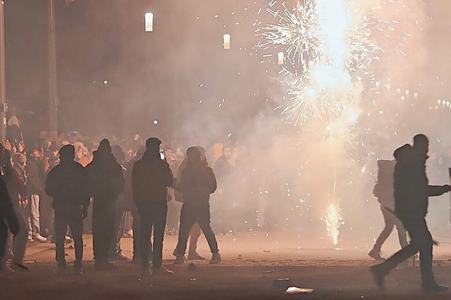 Spa beim Feuerwerk...  | Foto: Thomas Frey (dpa)