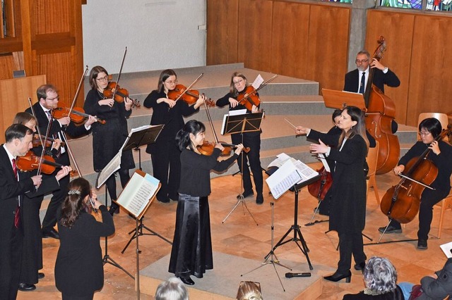 Zum festlichen Orchesterkonzert lud da...gelische  Kirche in  Hinterzarten ein.  | Foto: Thomas Biniossek