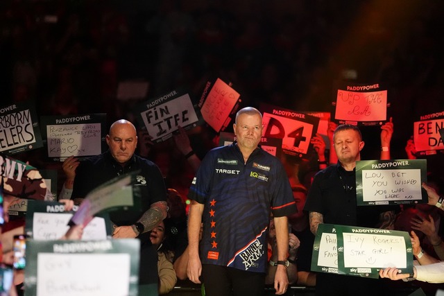 Verlie&szlig; den Ally Pally schwer ge... Ex-Weltmeister Raymond van Barneveld.  | Foto: Zac Goodwin/PA Wire/dpa