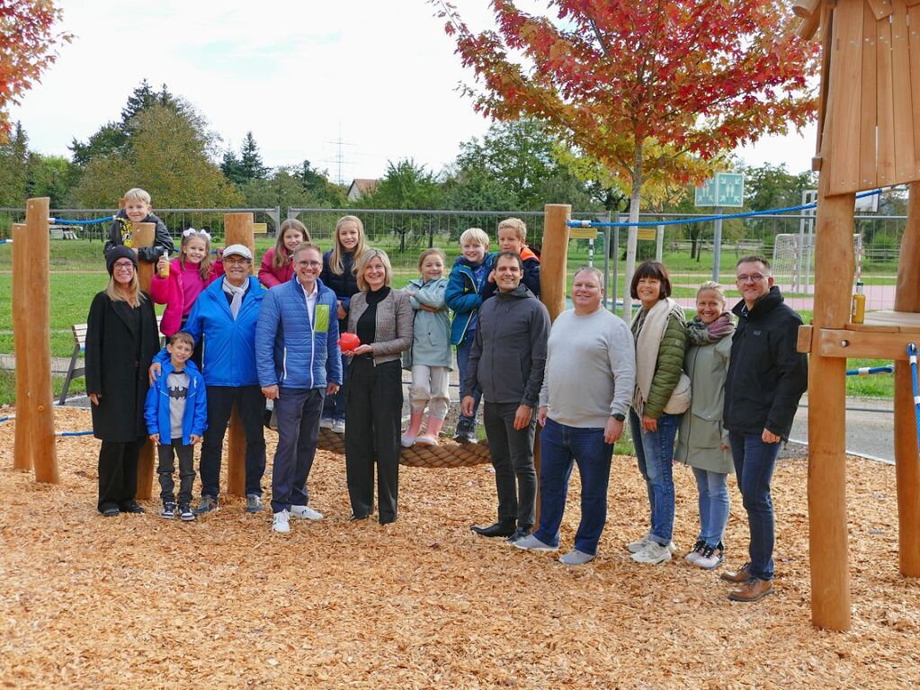 Oktober: Neben der Rheingieenhalle wird ein inklusiver Spielplatz erffnet.