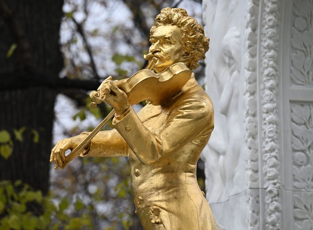 Goldener Walzerk&ouml;nig: Das Strauss... Missverst&auml;ndnissen. (Archivbild)  | Foto: Helmut Fohringer/APA/dpa