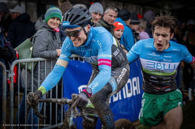 Simon Gutmann (l.) und sein Lufer Jonas Weschle.  | Foto: Armin Kstenbrck