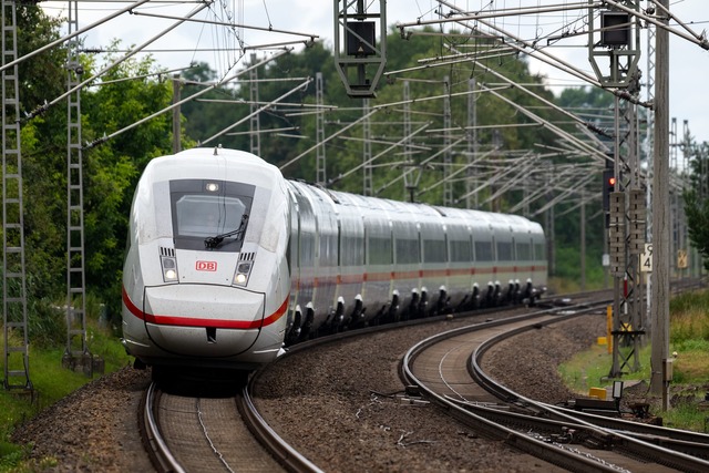 Zu Weihnachten lief der Bahn-Verkehr &uuml;berraschend reibungslos. (Archivbild)  | Foto: Soeren Stache/dpa