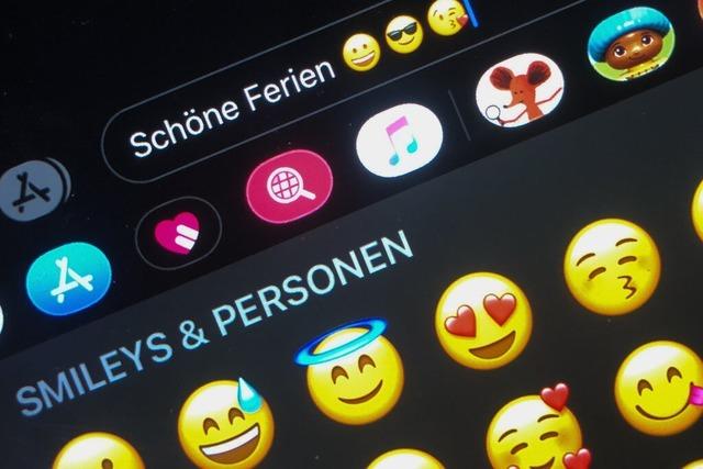 Welche Menschen mehr Emojis verwenden als andere