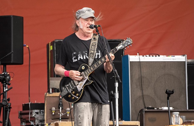 Neil Young will nun doch beim Festival Glastonbury spielen. (Archivfoto)  | Foto: Amy Harris/Invision/AP/dpa