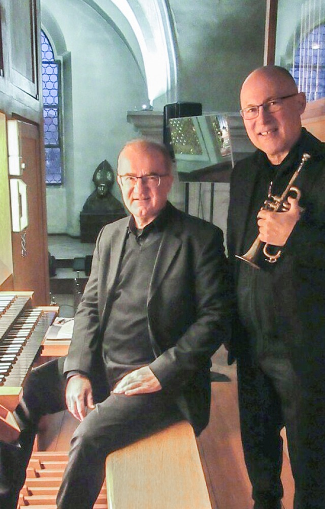 Thomas Strau an der Orgel und Trompet...den Bogen vom Barock bis zur Moderne.   | Foto: Susanne Kerkovius