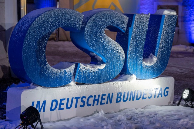 Die CSU will die sogenannte M&uuml;tterrente ausweiten. (Archivbild)  | Foto: Peter Kneffel/dpa