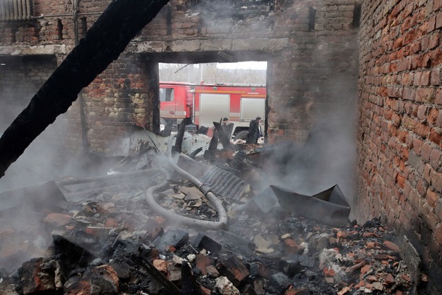 Alle St&auml;dte an der Front im Donba... Ostukraine sind schwer zerst&ouml;rt.  | Foto: -/ukrin/dpa