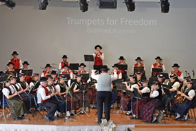 Zum Neujahrskonzert hatte die Trachten...e Hinterzarten ins Kurhaus eingeladen.  | Foto: Thomas Biniossek