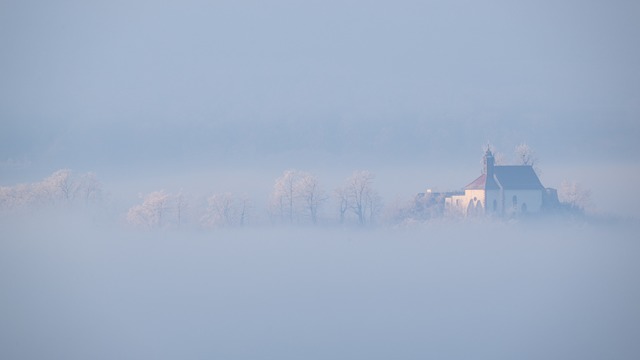 Die Michaelskapelle bei Riegel im Nebel.  | Foto: Emanuel Jauch