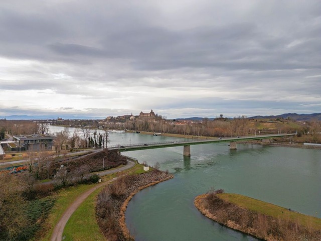 Die Brcke ber den Rhein bei Breisach...isprachige Ausstellung erffnet wurde.  | Foto: Hubert Gemmert