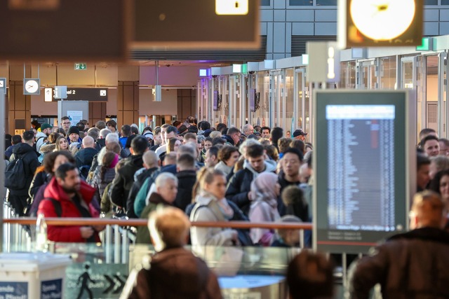 Verbraucher mussten im vergangenen Jah...stelle Reise und Verkehr. (Archivbild)  | Foto: Bodo Marks/dpa