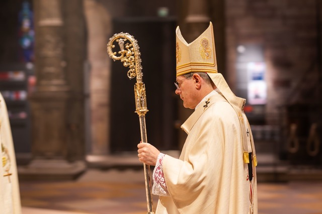 Die Freiburger Kirchenleitung hat sich...eines Chorleiters ge&auml;u&szlig;ert.  | Foto: Philipp von Ditfurth/dpa